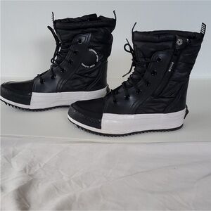 Stylish Black Winter & Rain Boots Unisex New with tags